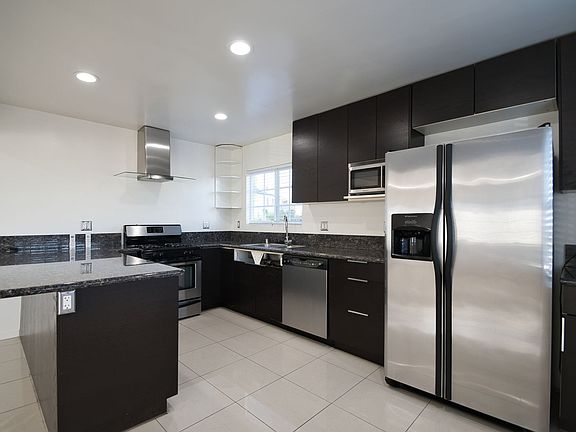3rd image of 1509 Aviation Blvd #15135