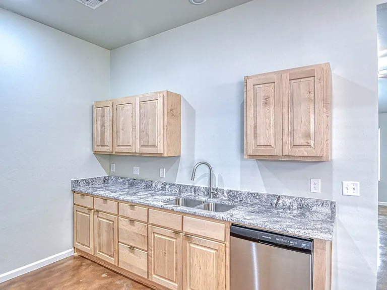 2713 Clifton Ter — Photo 12