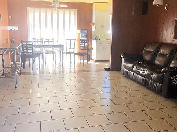 3rd image of 14 Greenway Dr
