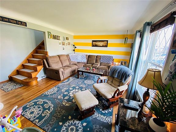 3rd image of 29378 Woodway Dr