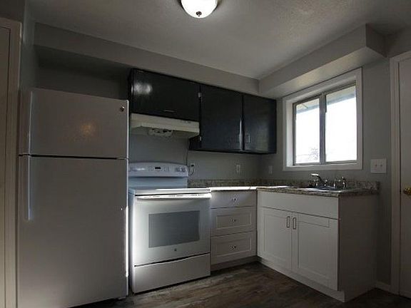 4th image of 2416 Alder St APT B