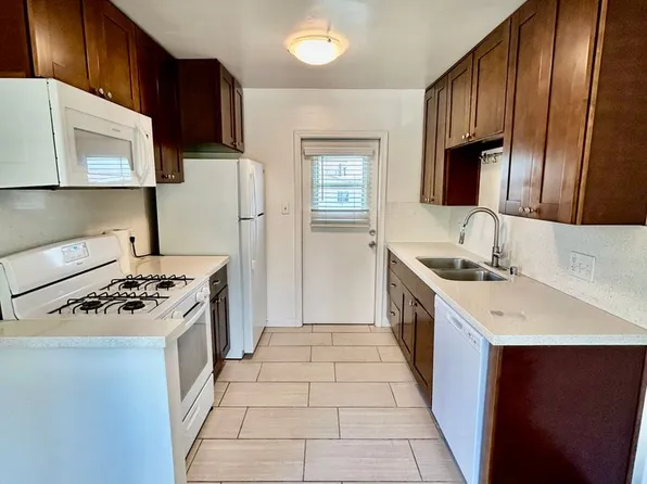 Charming and Bright 2 bed 1 bath in Point Loma, 1717 Evergreen St, San Diego, CA 92106
