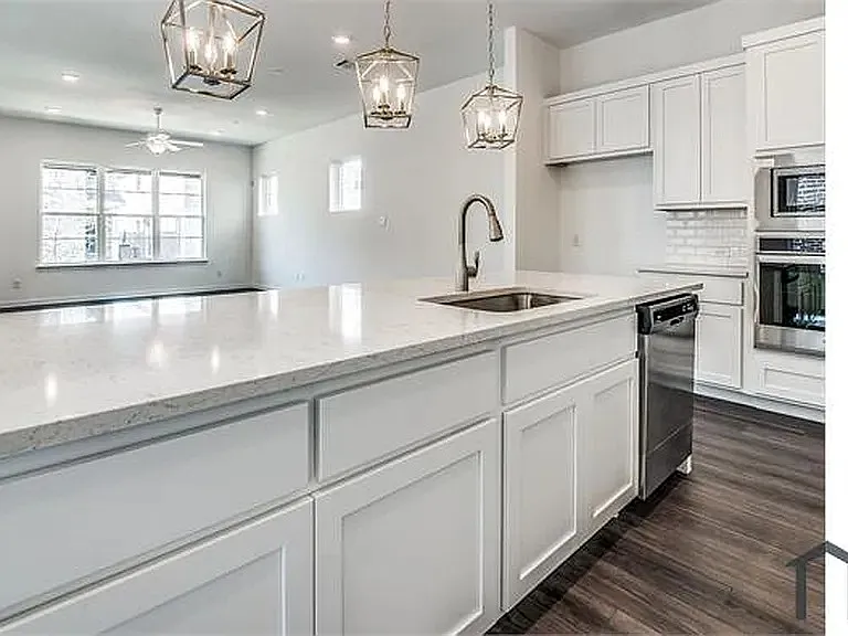 7557 Regal Ln — Photo 9