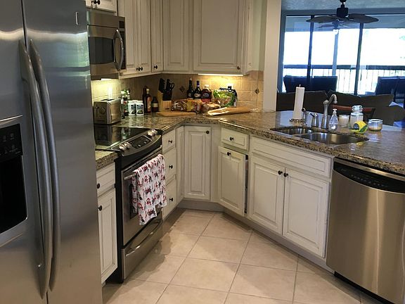 3rd image of 625 NW North River Dr