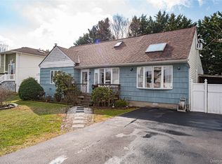 14 Willoughby Place, West Islip, NY