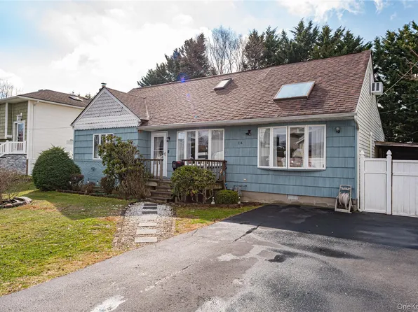14 Willoughby Place, West Islip, NY 11795