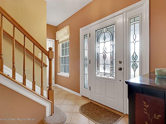 5th image of 39 Woodstown Dr