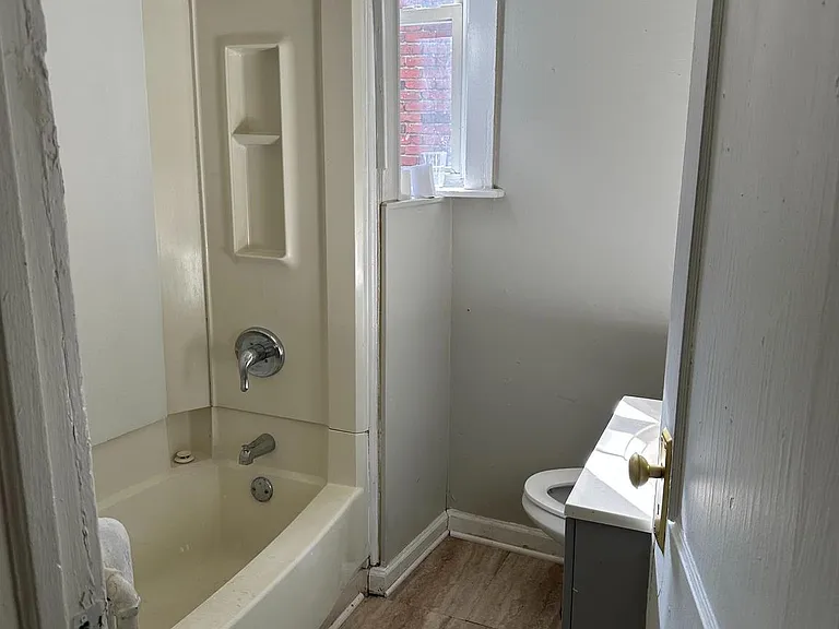 1192 Yorkship Sq — Photo 17