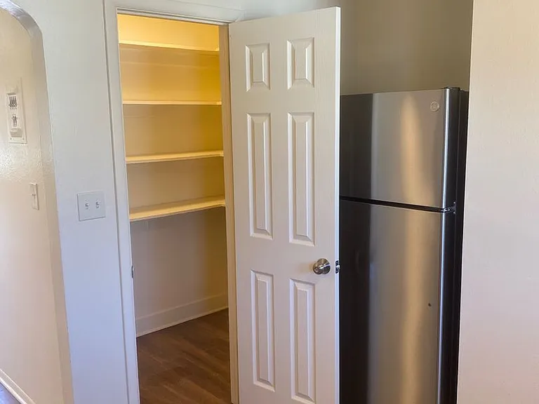 Newly Renovated 2BR | Courtyard & back patio | Lots of natural light — Photo 6