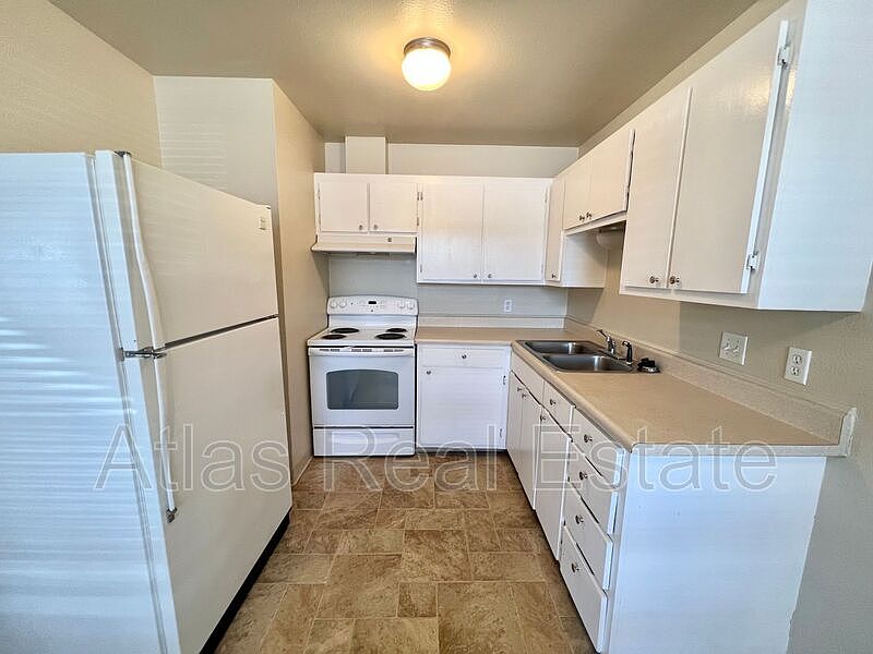 1st image of 2924 N Arcadia St APT 3