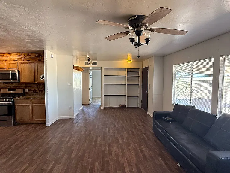 8221 S Taylor Ln — Photo 8