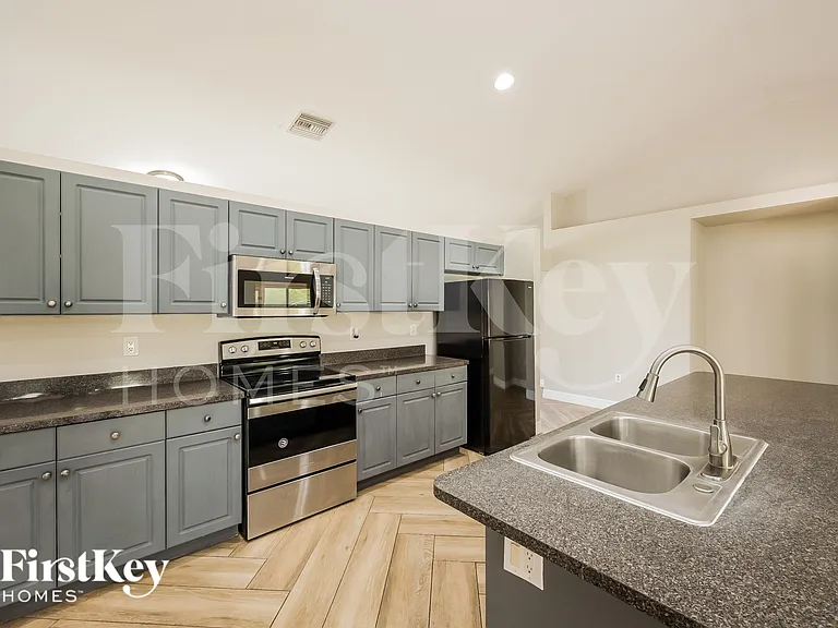 203 Roat St — Photo 7