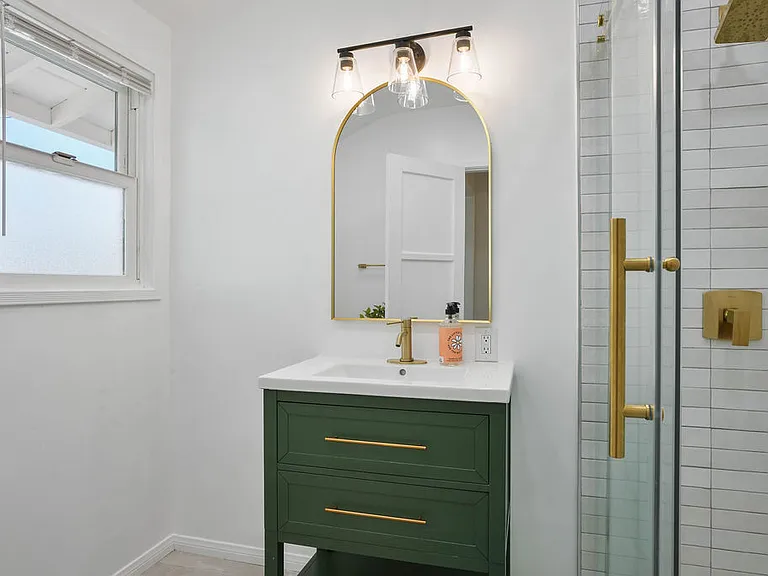 2307 W Verdugo Ave — Photo 23