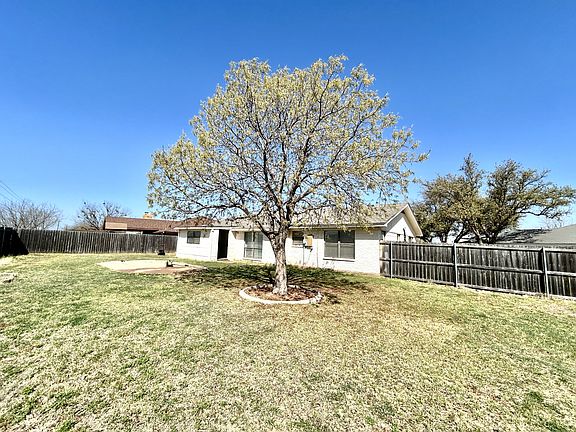 3rd image of 8025 Weehunt Ct