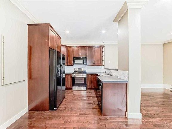 3rd image of 323 N 13th Ave SW #101