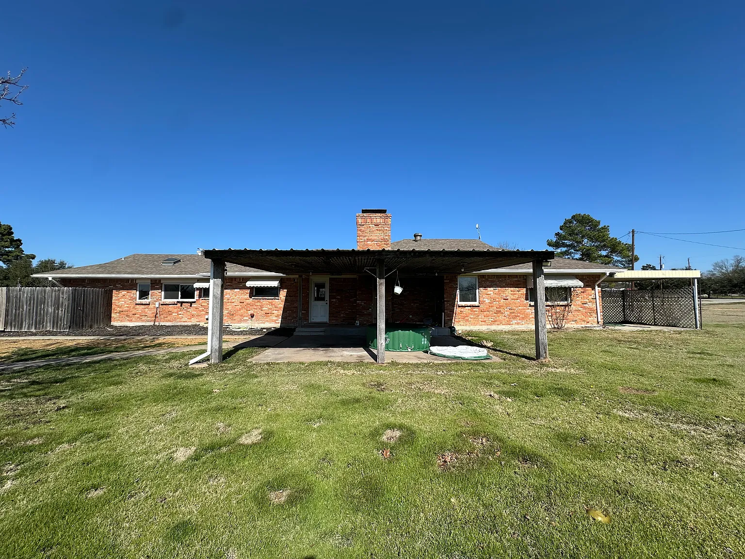 3 bed, 2.5 bath, 2600 sqft, $2,400 — Photo 3