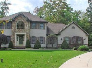 9660 Campton Ridge Dr, Chardon, OH 44024