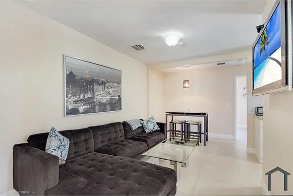 518 SW 7th Ave — Photo 1