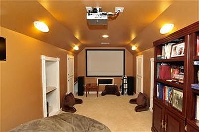 3rd image of 4404 Meadowcrest Ct