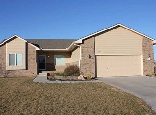 2111 Bristol Ln, Newton, KS 67114