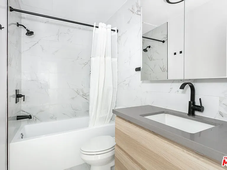560 N Kings Rd #4 — Photo 6