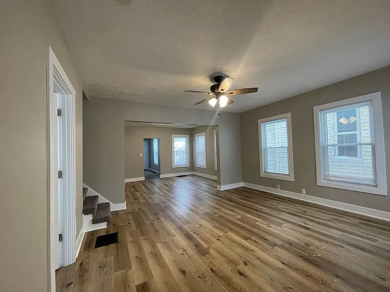 852 Lafayette Ave NE — Photo 5