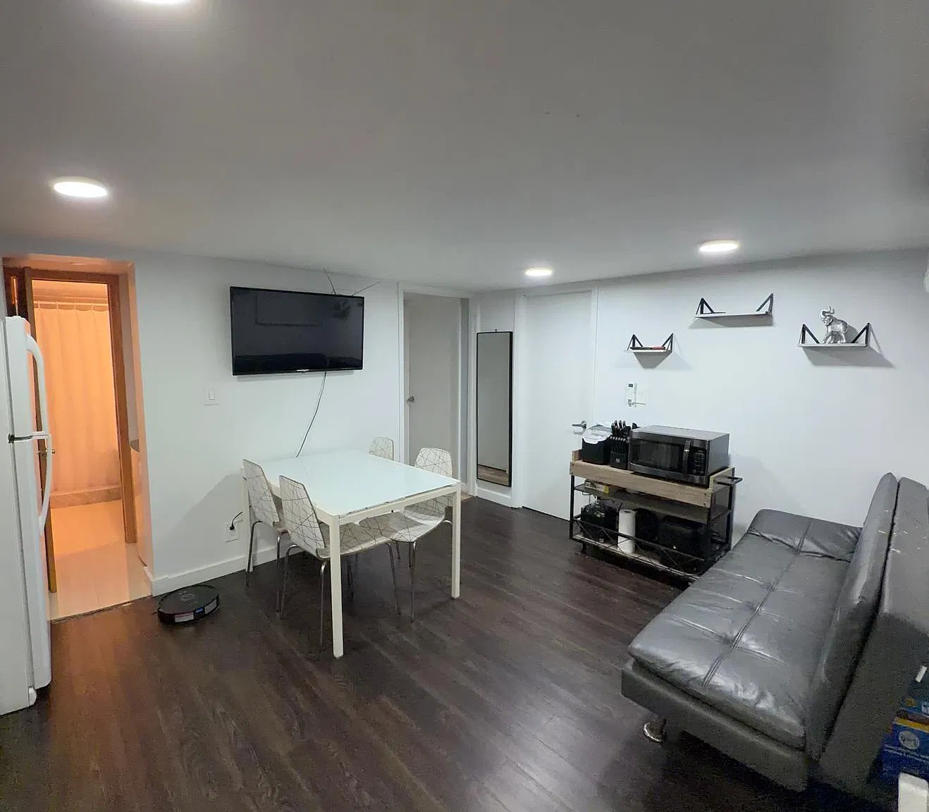 2 bed, $1,900 — Photo 2