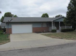 1420 Louise Ln, Salina, KS 67401
