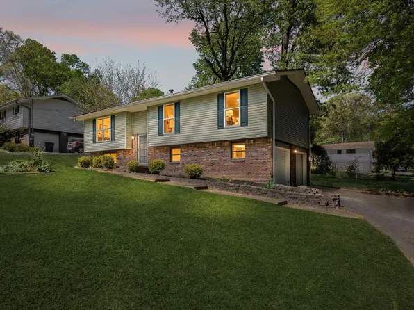 817 S Valley Wood Cir, Hixson, TN 37343