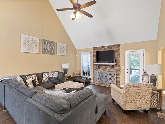 4th image of 1516 Eads Ct