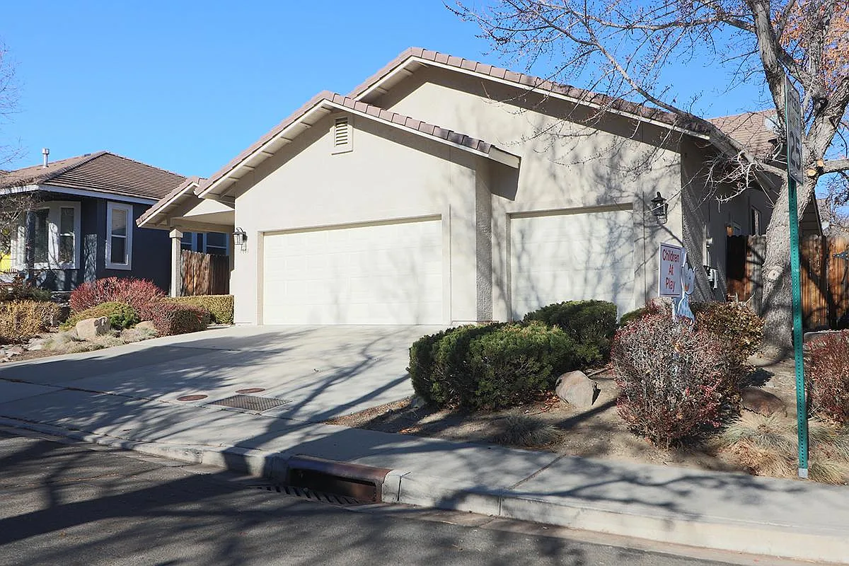 3 bed, 2.5 bath, 2030 sqft, $2,895 — Photo 3