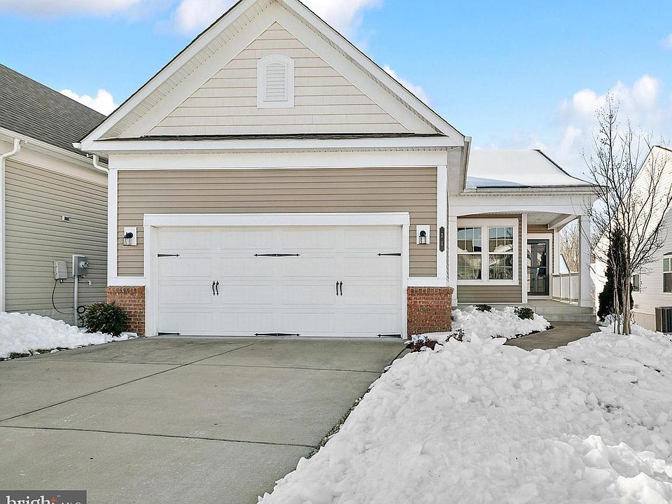 1st image of 21 Fenwick Dr