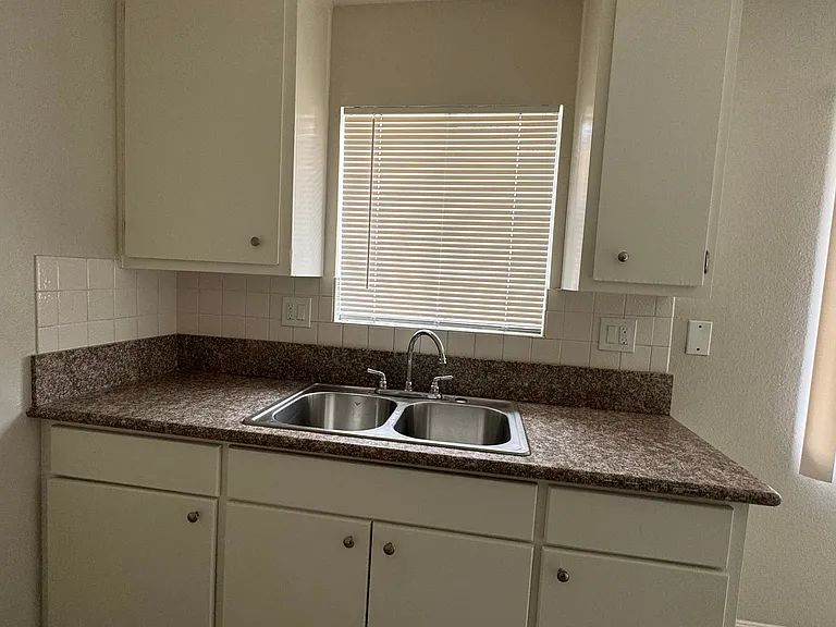 831 S Greenwood Ave #10 — Photo 8