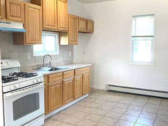 3rd image of 219B Targee St