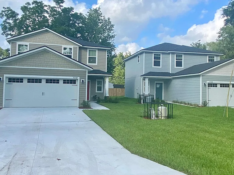 1737 Charlotte St — Photo 3