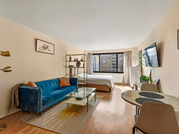 195 Willoughby Avenue image 1 of 10