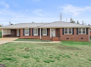 6 Colonial Dr, Newnan, GA 30263