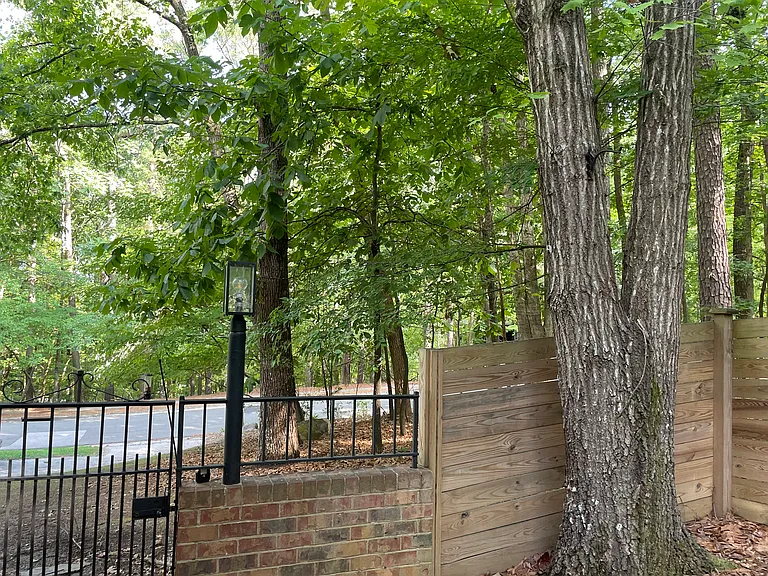 620 Arlington St — Photo 22