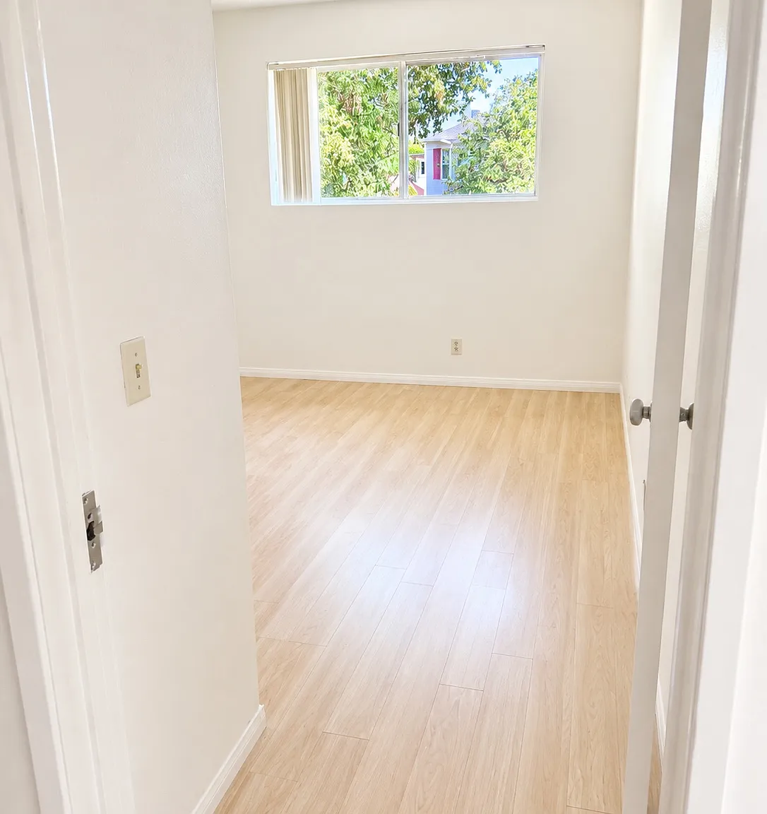 1 bed, 700 sqft, $2,100 — Photo 3