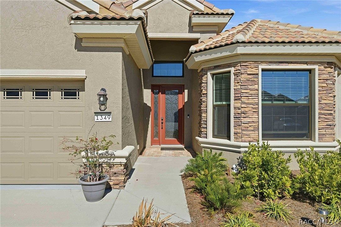 1349 W Quentin Ln