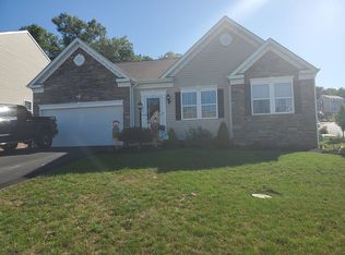 326 Everest Cir, Houston, PA 15342