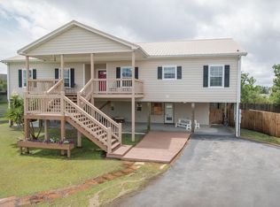 209 Farrar Ln, Waveland, MS 39576