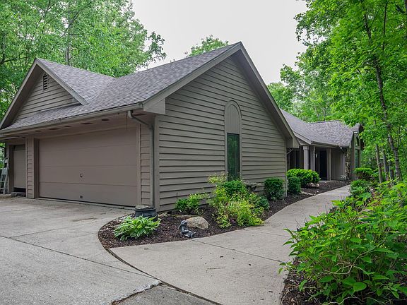 2nd image of 609 Bittersweet Ln