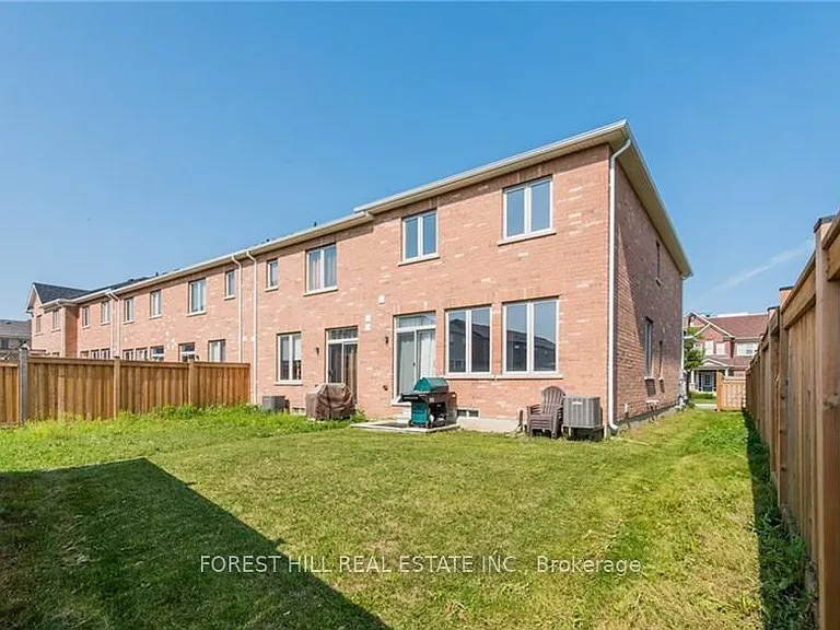 70 Hanson Cres — Photo 21