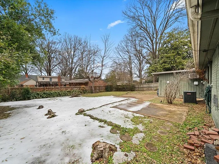 1073 Ivy Rd — Photo 24