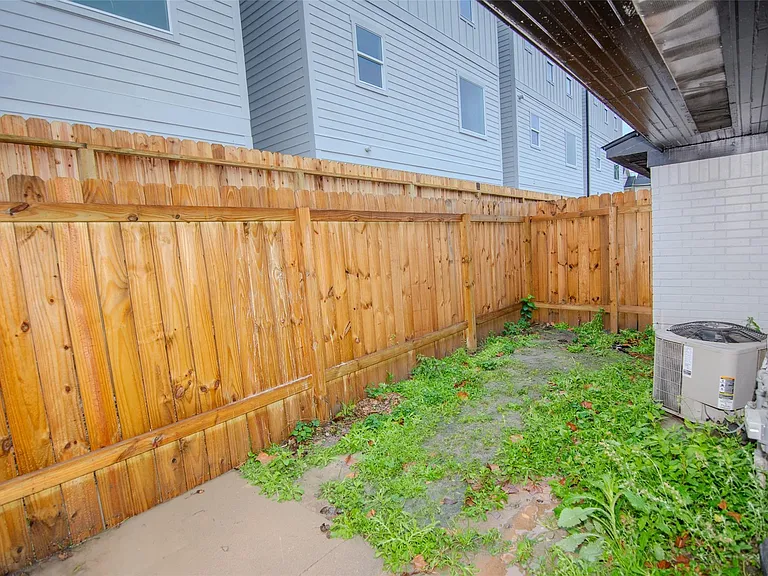 1647 Northwood St #1647 — Photo 11