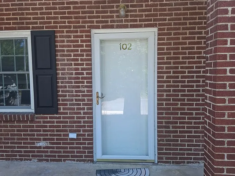 184 Elm St — Photo 23