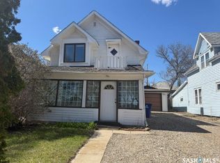 202 3rd Ave E, Kindersley, SK S0L1S0
