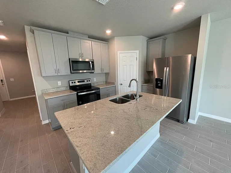 513 Legacy Loop — Photo 6