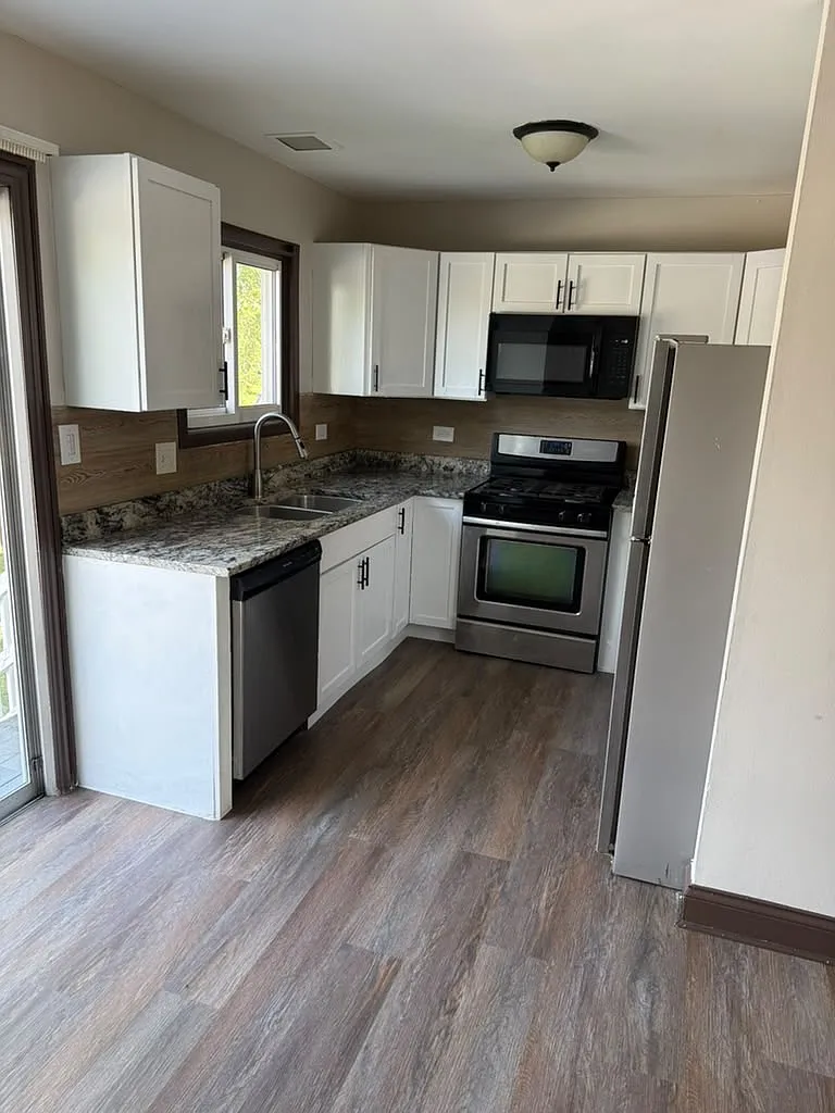 17741 Devon Dr — Photo 2